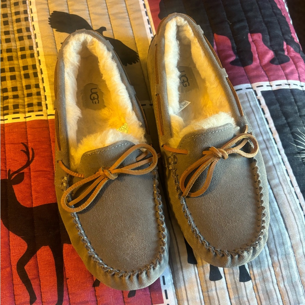 UGG Women’s Grey Moccasins - Picture 4 of 5